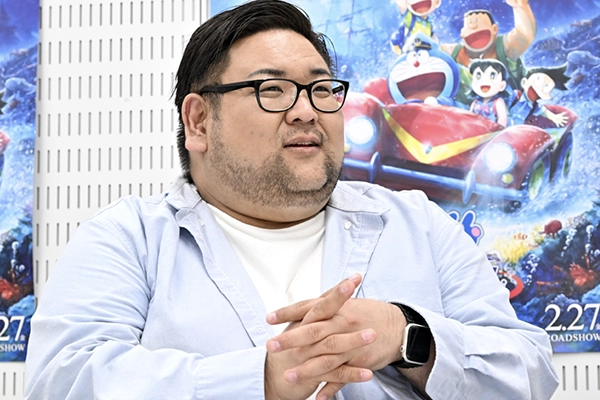 テーマを探るため、何度も原作を読み何度も話し合った　　矢嶋監督の写真